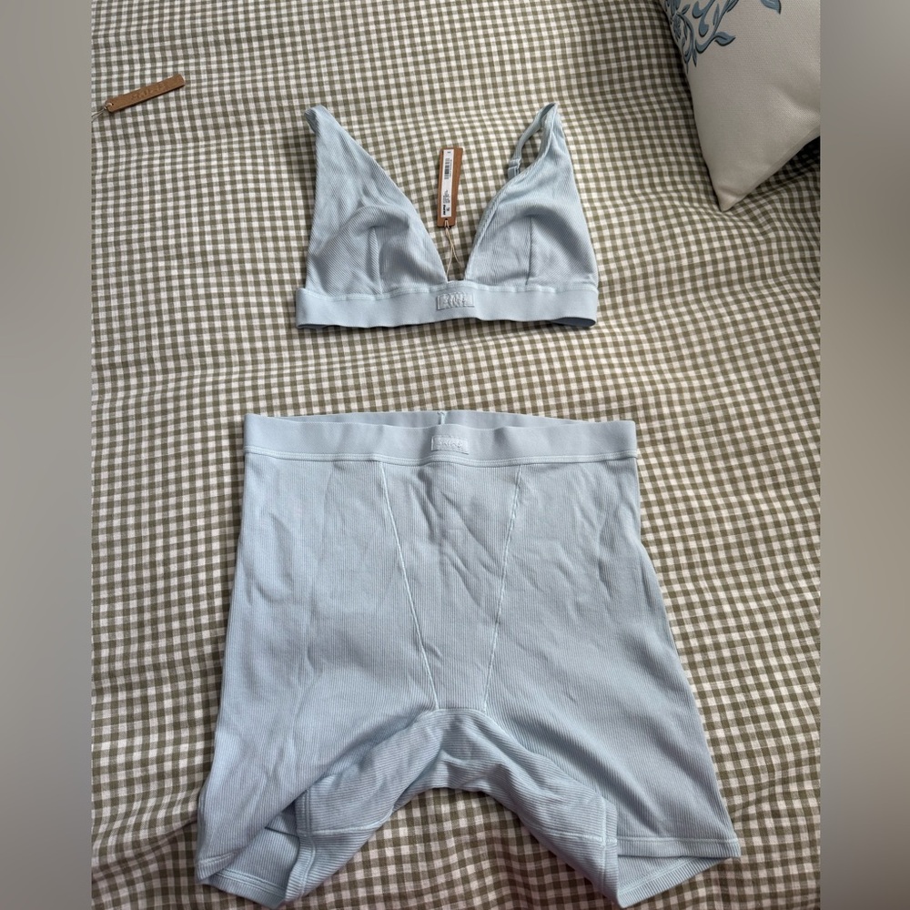 NWT skims boxer briefs and bralette
